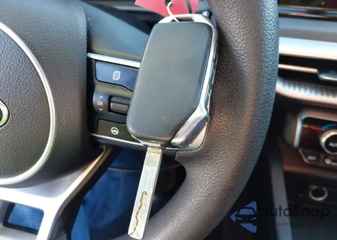 2021 Kia K5 Lx из США, поврежденный, VIN 5XXG24J26MG082224